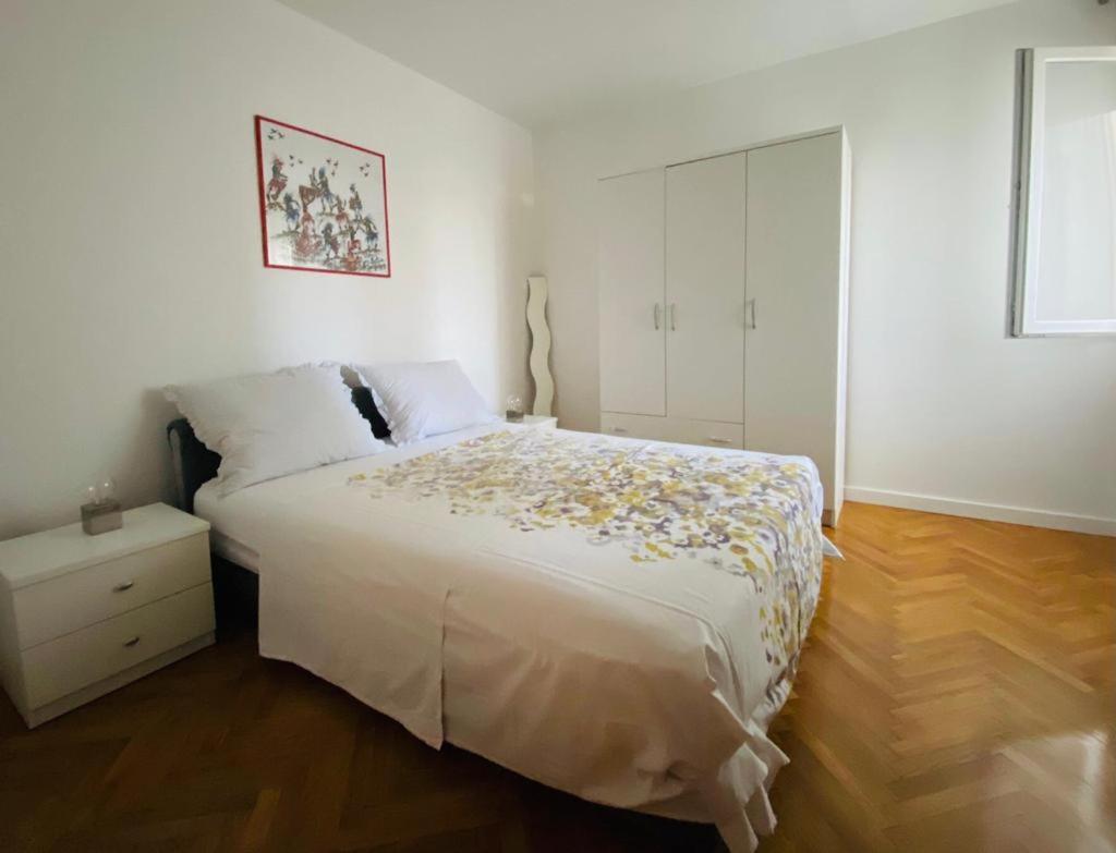 2 Bedroom Apartment/Parking/Market Split Exterior photo