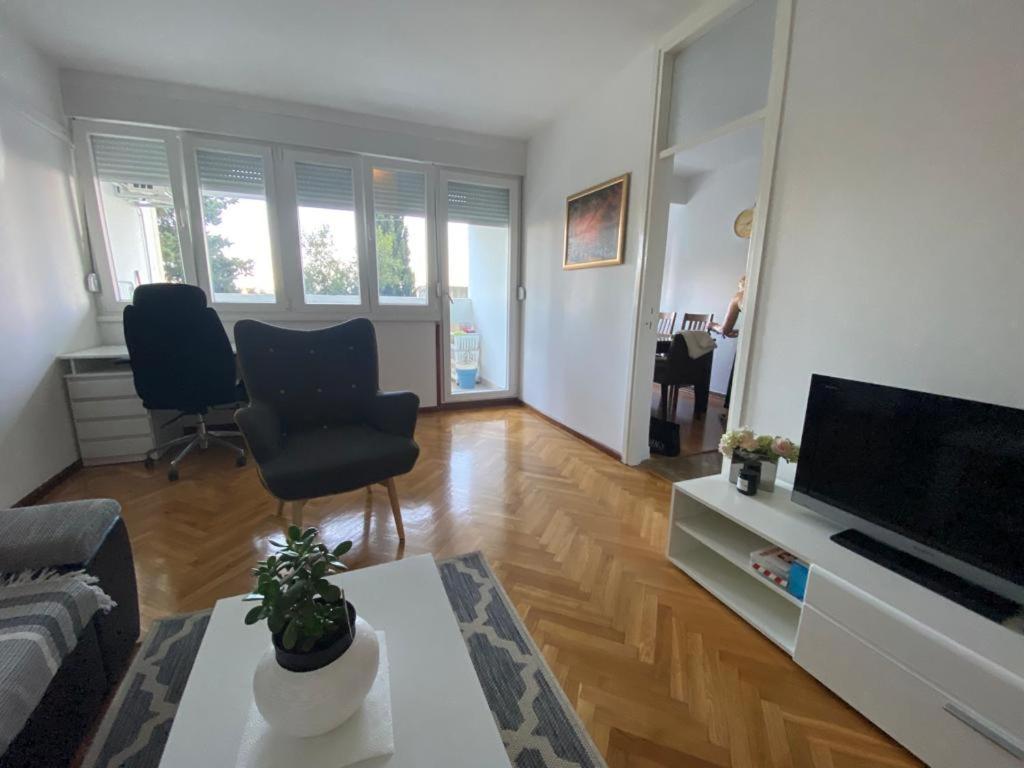 2 Bedroom Apartment/Parking/Market Split Exterior photo
