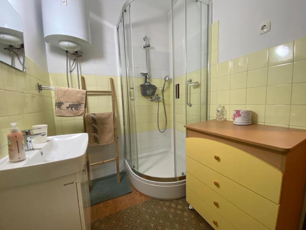 2 Bedroom Apartment/Parking/Market Split Exterior photo