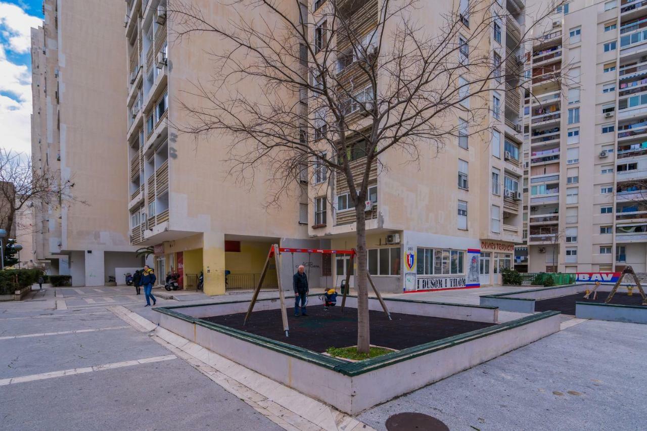 2 Bedroom Apartment/Parking/Market Split Exterior photo